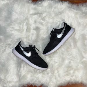 Nike Roshe One (YOUTH SIZE)